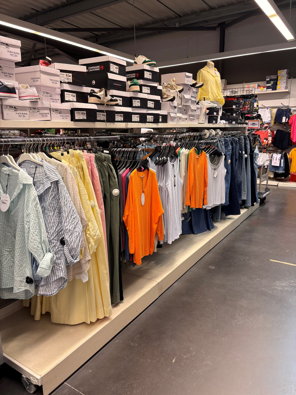 Magasin Au Fil des Marques de Marennes : chemises et vêtements femme