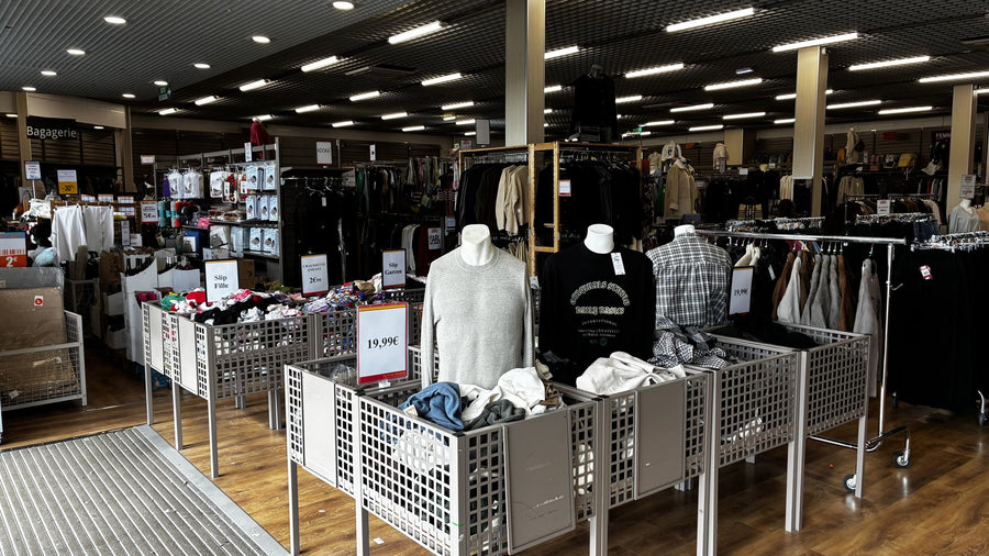 Magasin Au Fil des Marques d'Orgeval : espace mode et mannequins