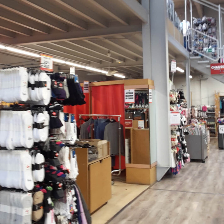 Magasin Au Fil des Marques de Chennevières-sur-Marne : chaussettes et cabines d'essayage