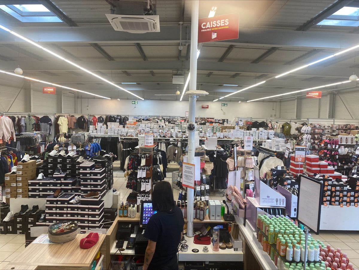 Magasin Au Fil des Marques de La Teste-de-Buch : vue d'ensemble et caisses