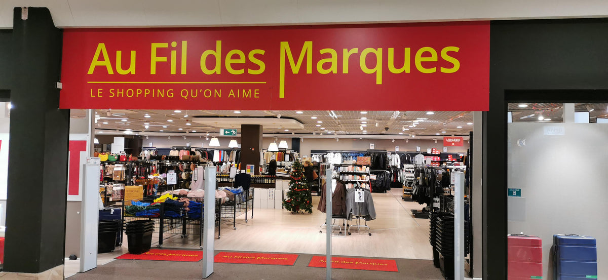 Magasin Au Fil des Marques de Lomme : entrée en galerie commerciale