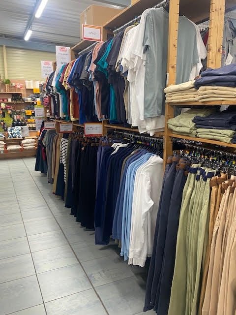Magasin Au Fil des Marques de Niort : chemises et pantalons homme