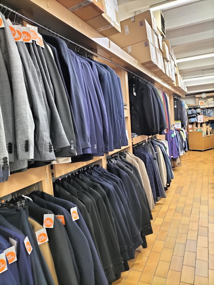 Magasin Au Fil des Marques de Saint-Martin-de-Ré : vestes de costume homme