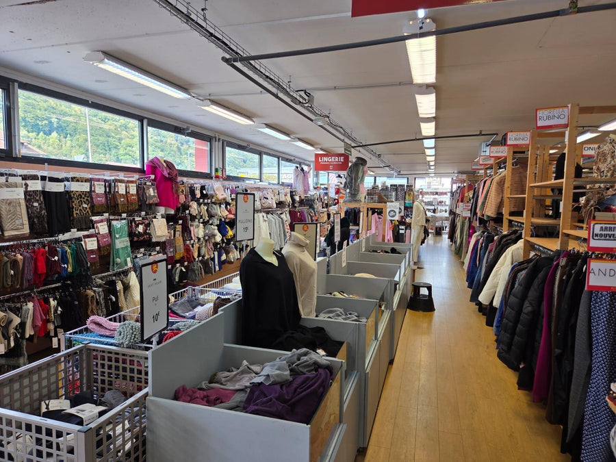 Magasin Au Fil des Marques de Sallanches : allée centrale