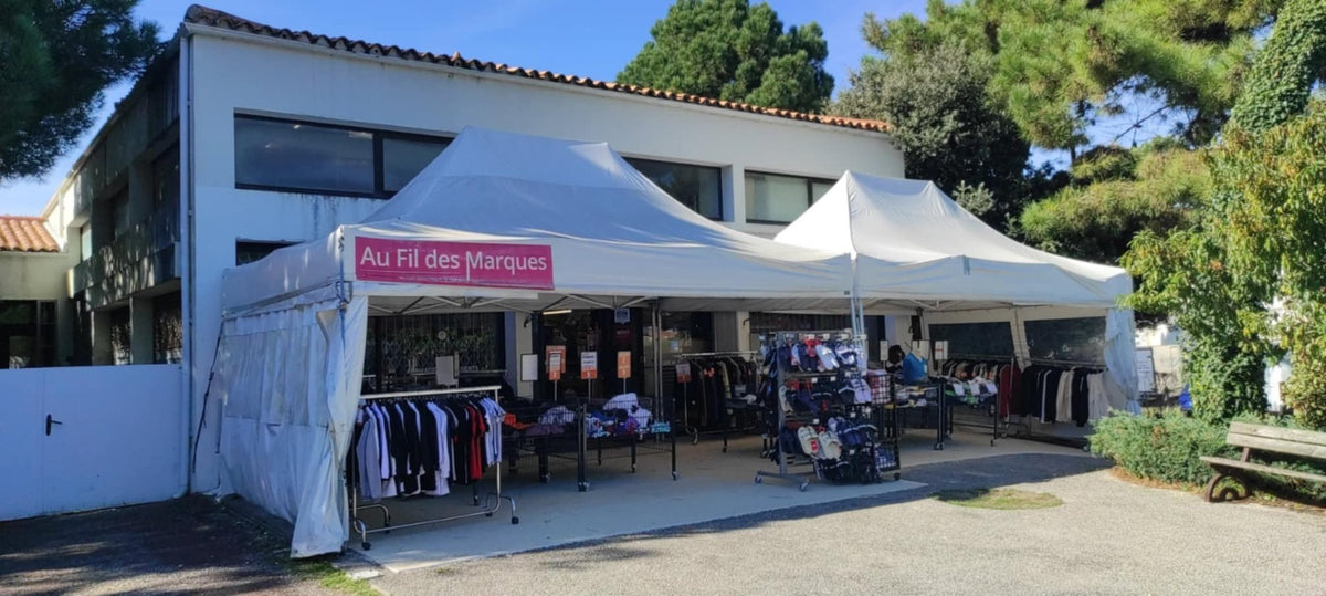 Magasin Au Fil des Marques Homme du Grand-Village-Plage : façade et barnum extérieur