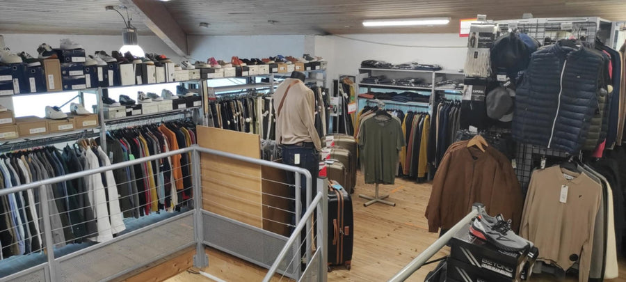 Magasin Au Fil des Marques Homme du Grand-Village-Plage : mezzanine du rayon homme